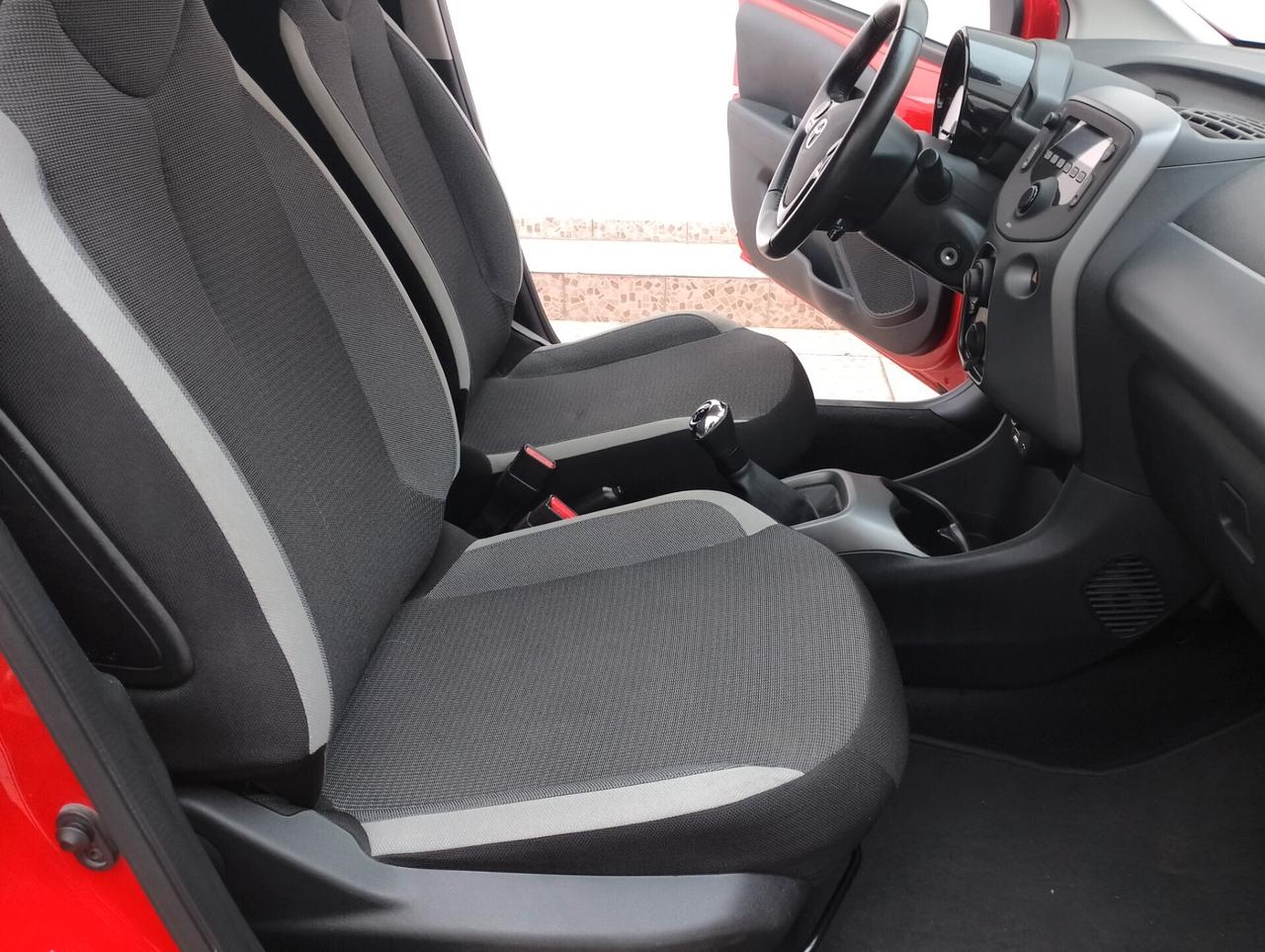 Toyota Aygo Connect 1.0 VVT-i 72 CV 5 porte x-clusiv