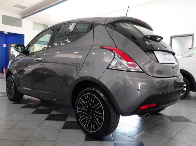 Lancia Ypsilon III 1.0 FIREFLY HYBRID 70 CV GOLD