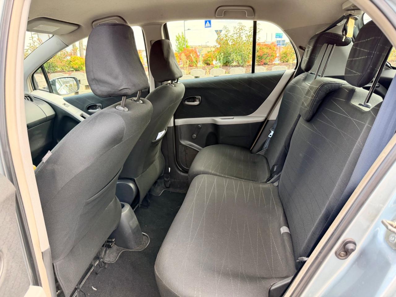 Toyota Yaris 1.3 5 p NAVI 2A SERIE