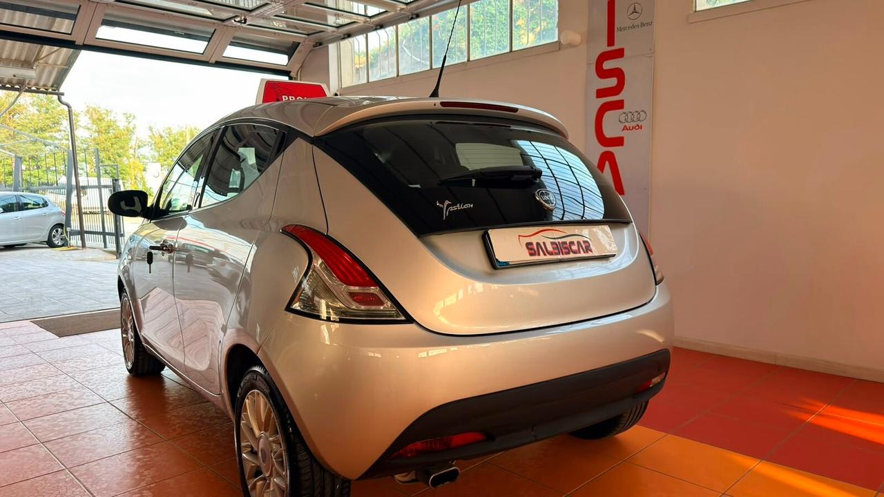 Lancia Ypsilon 1.2 69 CV 5 porte S&S Gold