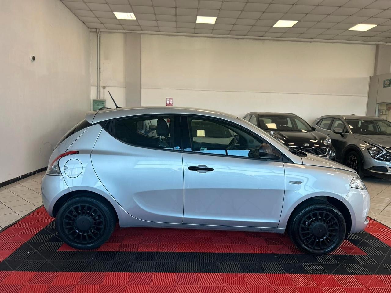 Lancia Ypsilon 1.2 69 CV 5 porte S&S Gold