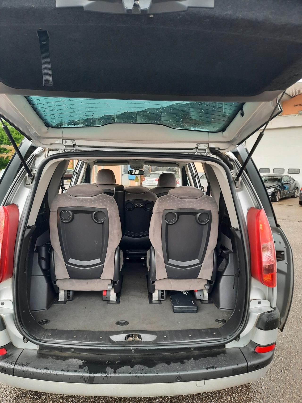 Peugeot 807 2.0 HDi FAP SV 7 POSTI