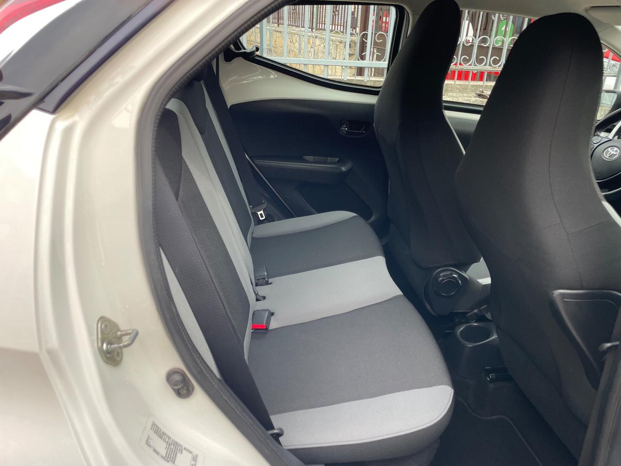 Toyota Aygo 1.0 VVT-i 69 CV 5 porte x-wave MMT