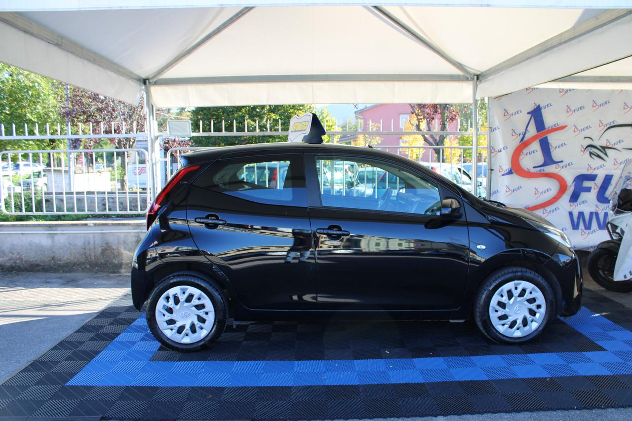 Toyota Aygo Connect 1.0 VVT-i 72 CV 5 porte x-clusiv