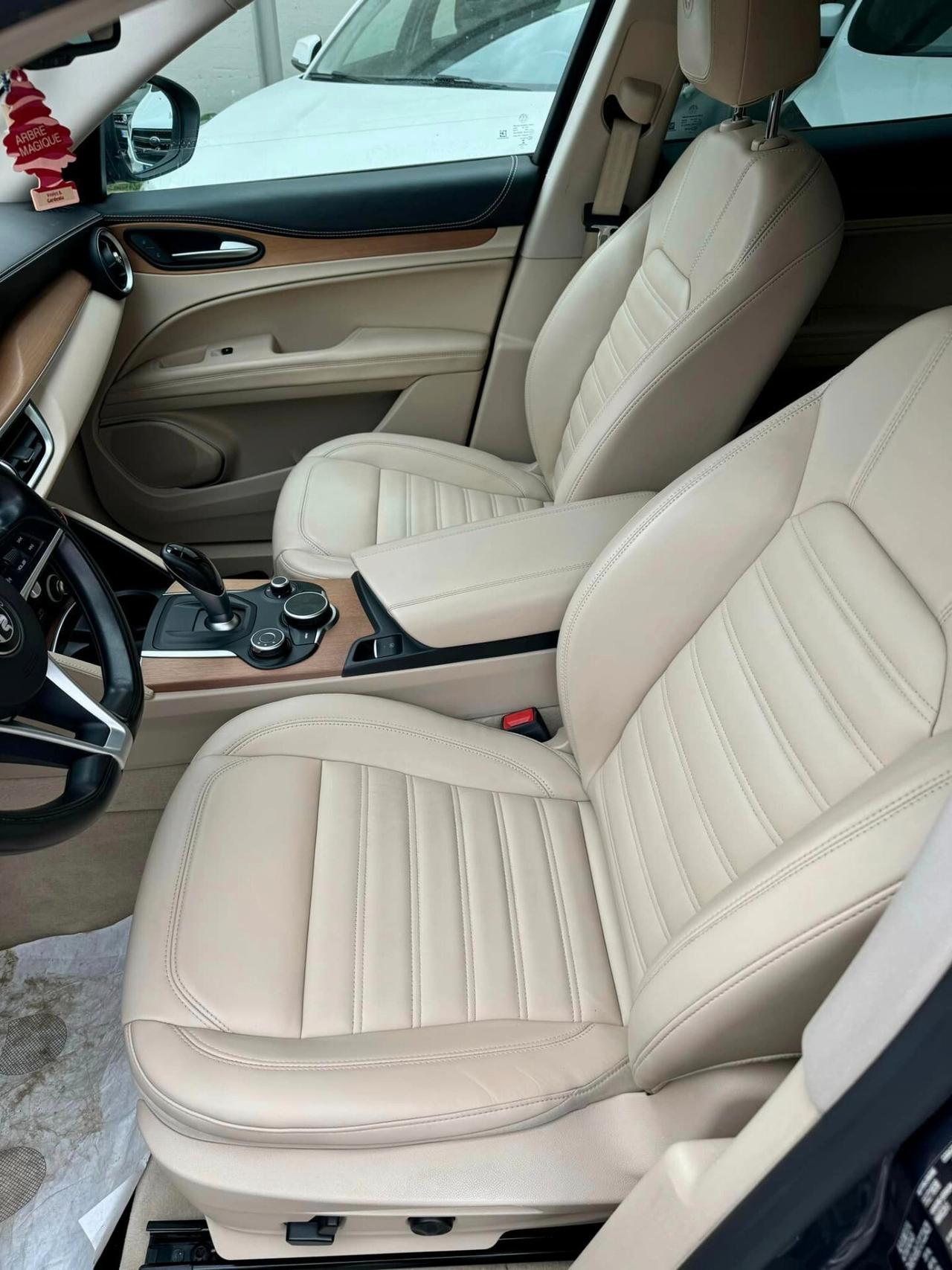 Alfa Romeo Stelvio 2.2 Turbodiesel AT8 Q4 Executive con Gancio traino Originale