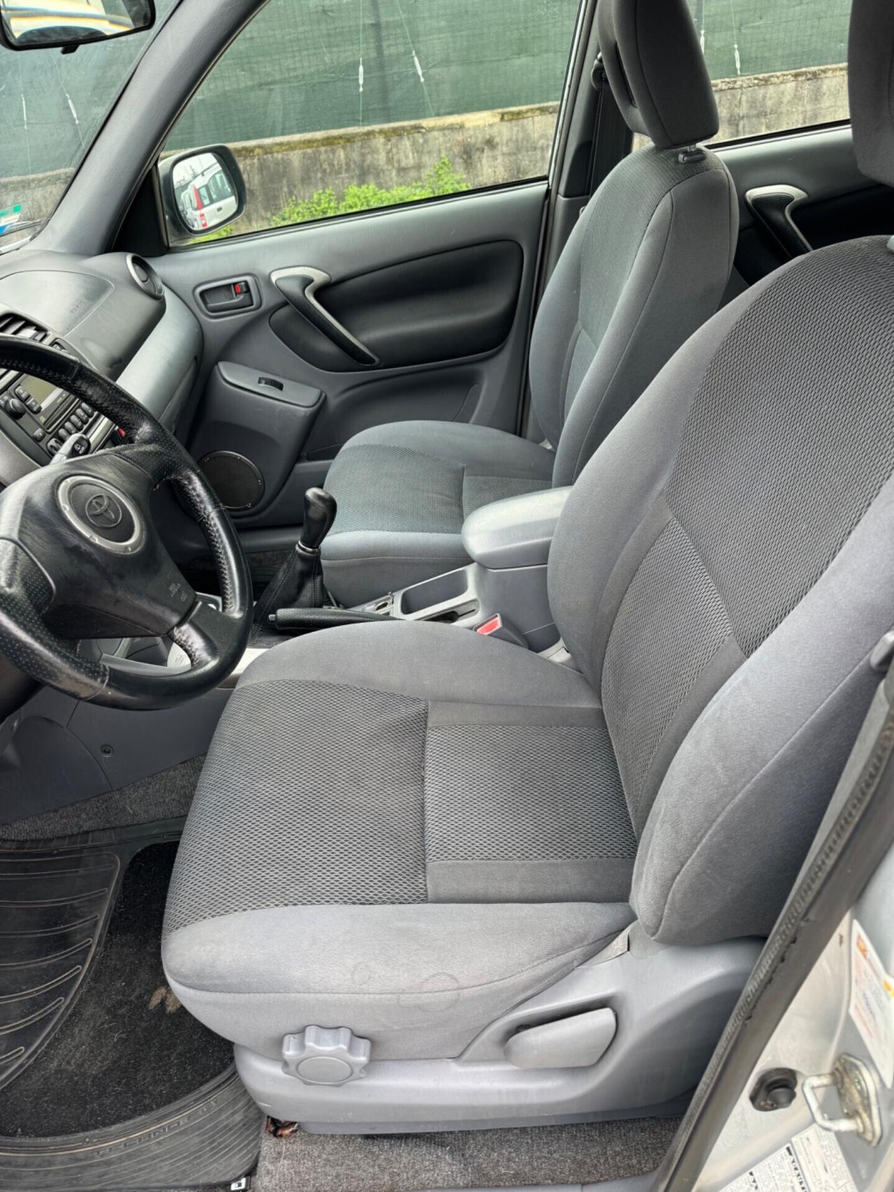 Toyota RAV 4 RAV4 2.0 Tdi D-4D cat 5 porte con gancio traino
