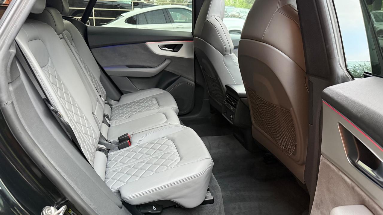 Audi Q8 50 TDI 286 CV quattro Tetto Matrix interno RS