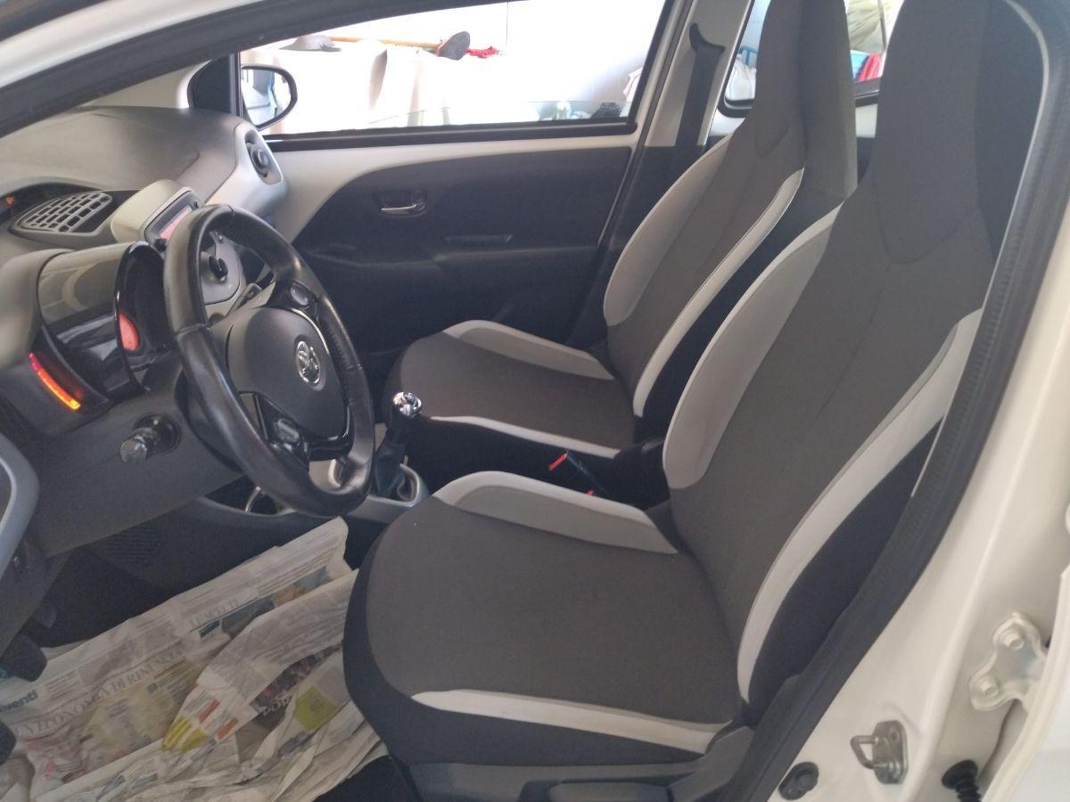 TOYOTA Aygo 1.0 VVT-i 69 CV 5 porte x-cool