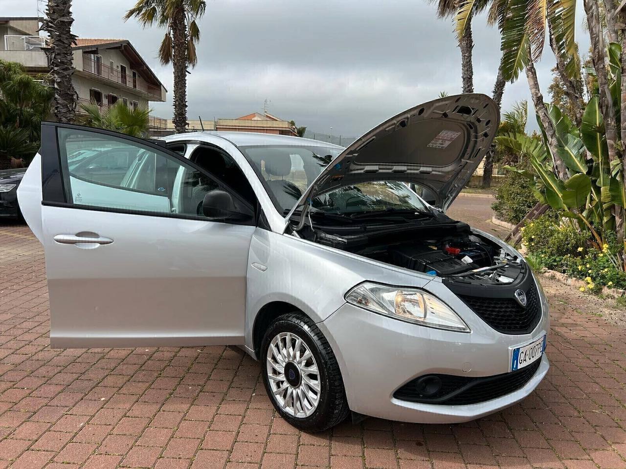 Lancia Ypsilon 1.2 69 CV 5 porte S&S Platinum