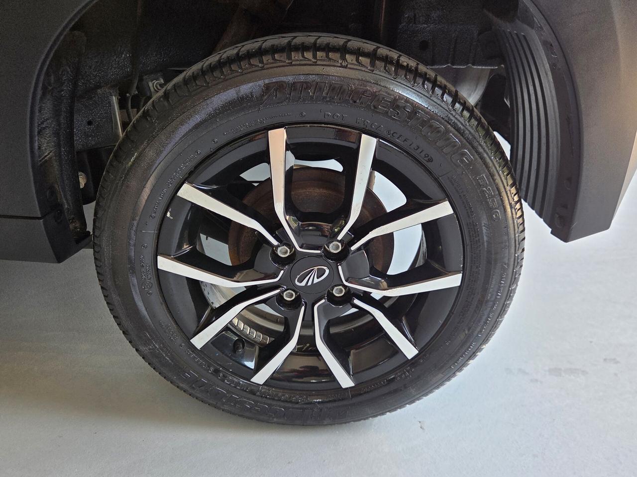 Mahindra KUV100 1.2 VVT K8 87cv