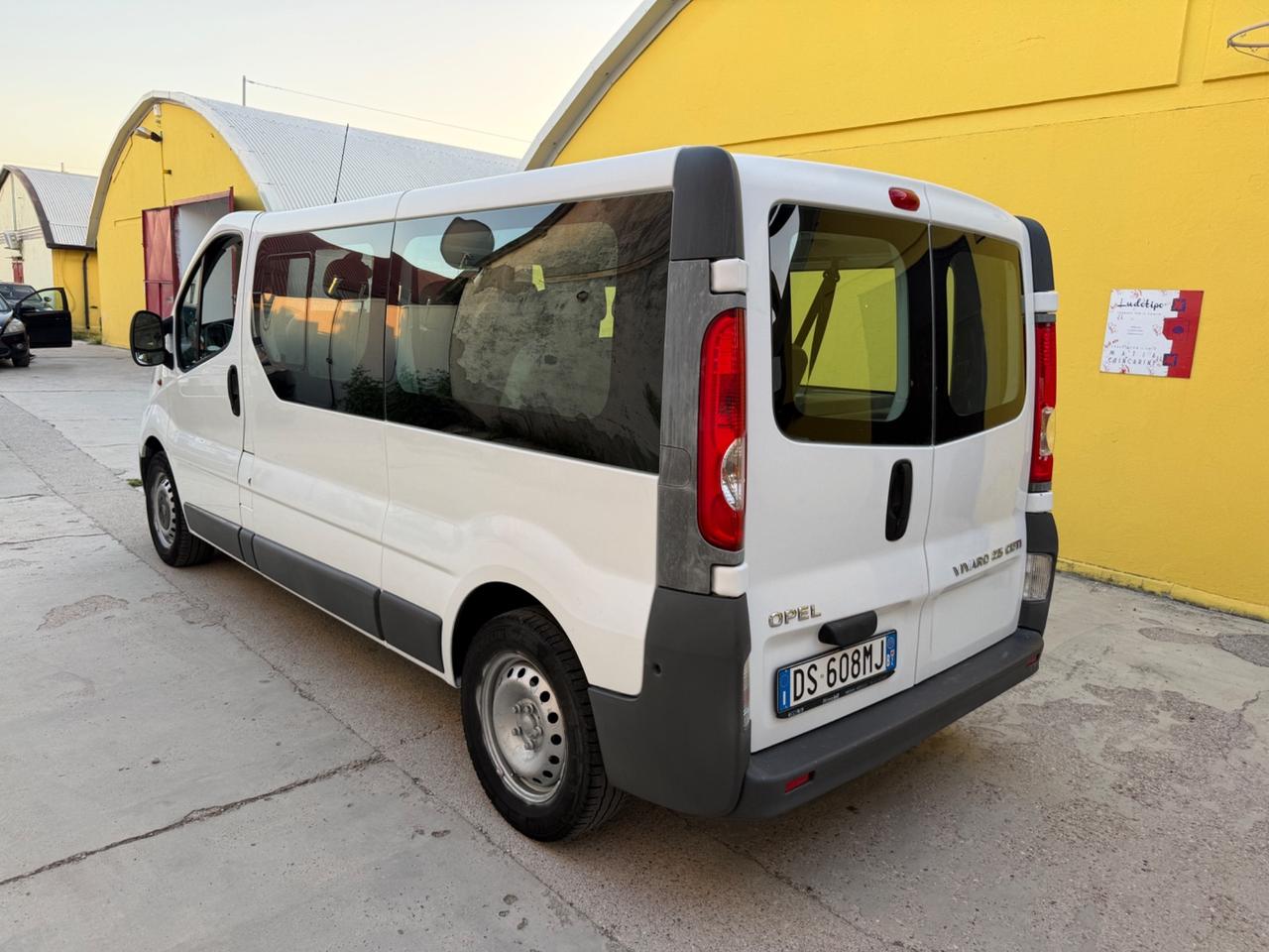 Opel Vivaro 2.5 CDTI 9 posti Clima - 2009