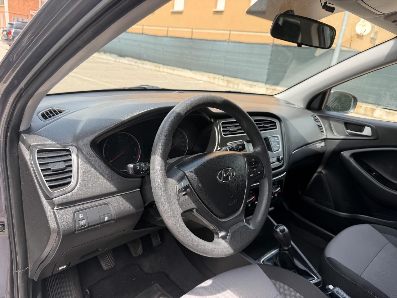 Hyundai i20 1.2 - NEOPATENTATI - 12 MESI DI GARANZIA -