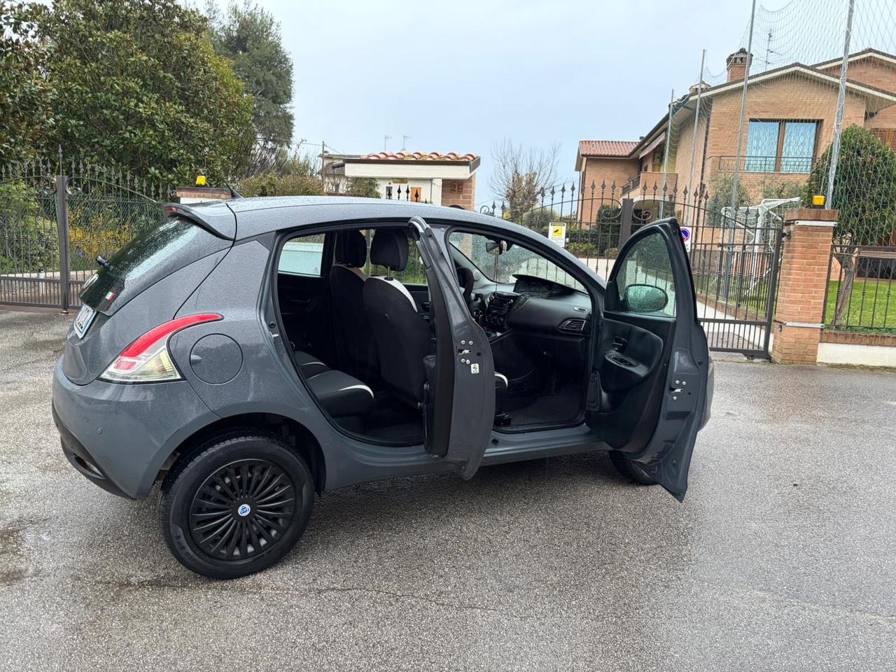 Lancia Ypsilon Metano Ecochic Elefantino