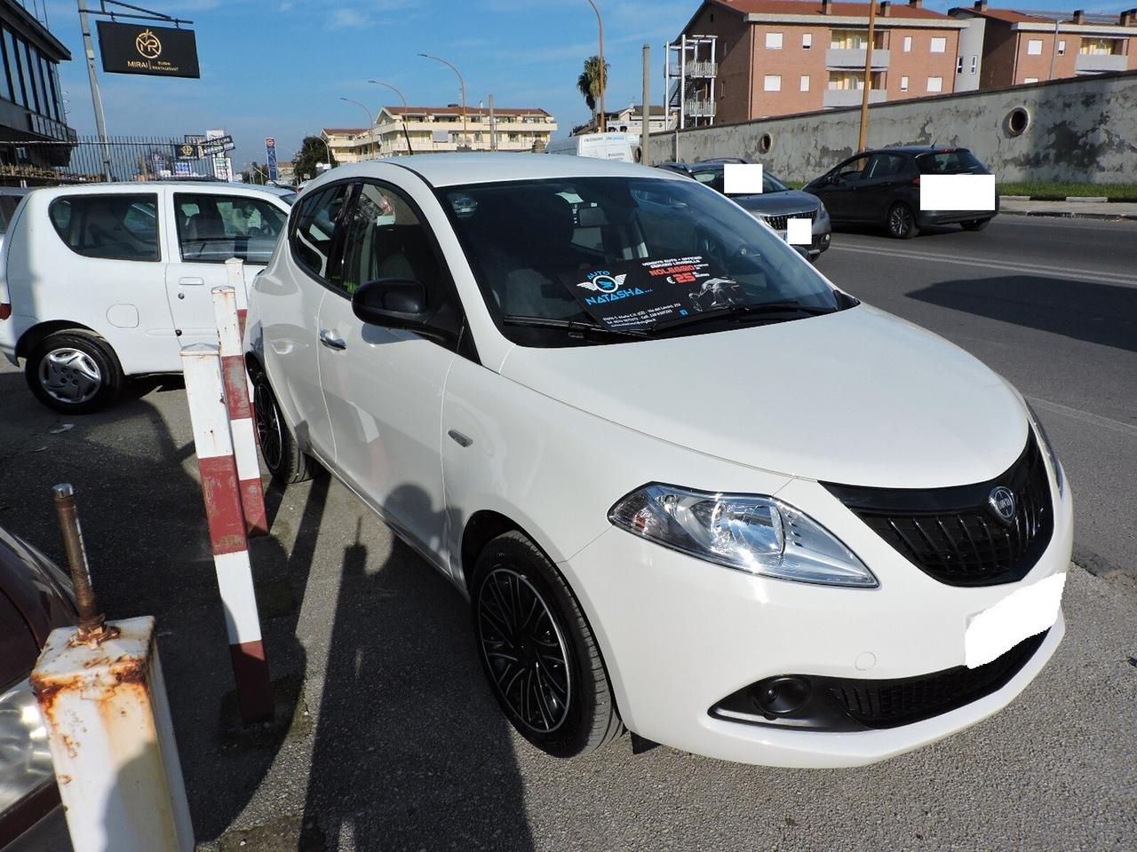 Lancia Ypsilon 1.0 ibrida solo noleggio