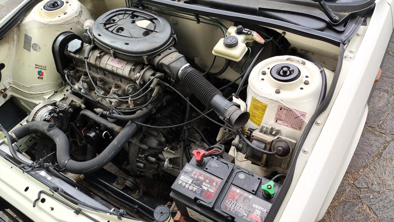 Renault R 21 Nevada 1.7 GTS + gancio traino