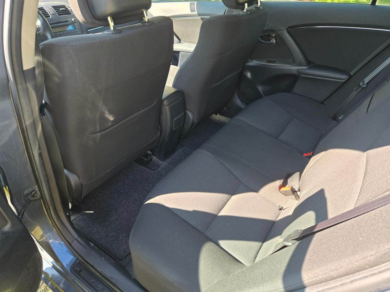 Toyota Avensis 2.0 D-4D Sol