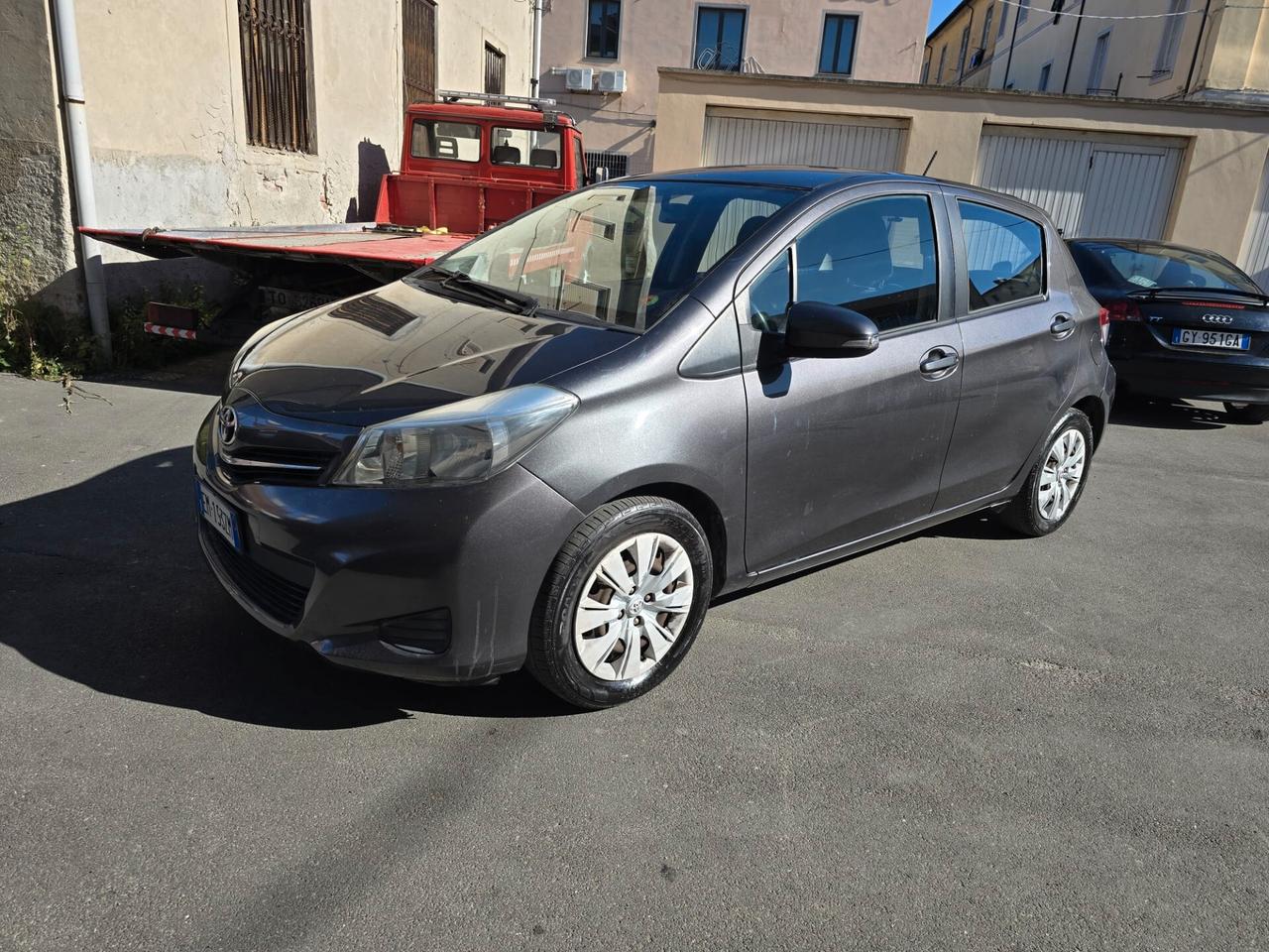 Toyota Yaris 1.0 5 porte Lounge perfetta possibilita 12 mesi garanzia