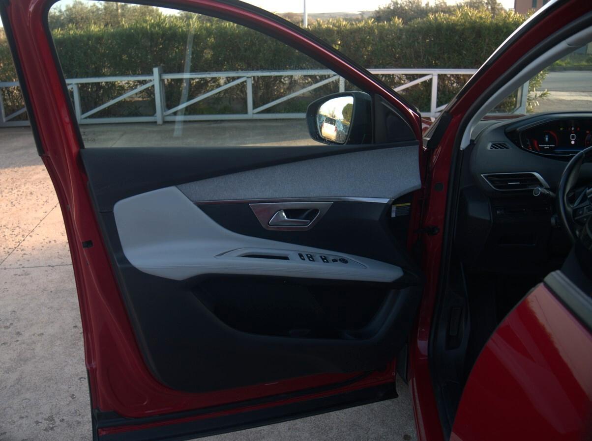 Peugeot 3008 BlueHDi 130 S&S EAT8 Allure