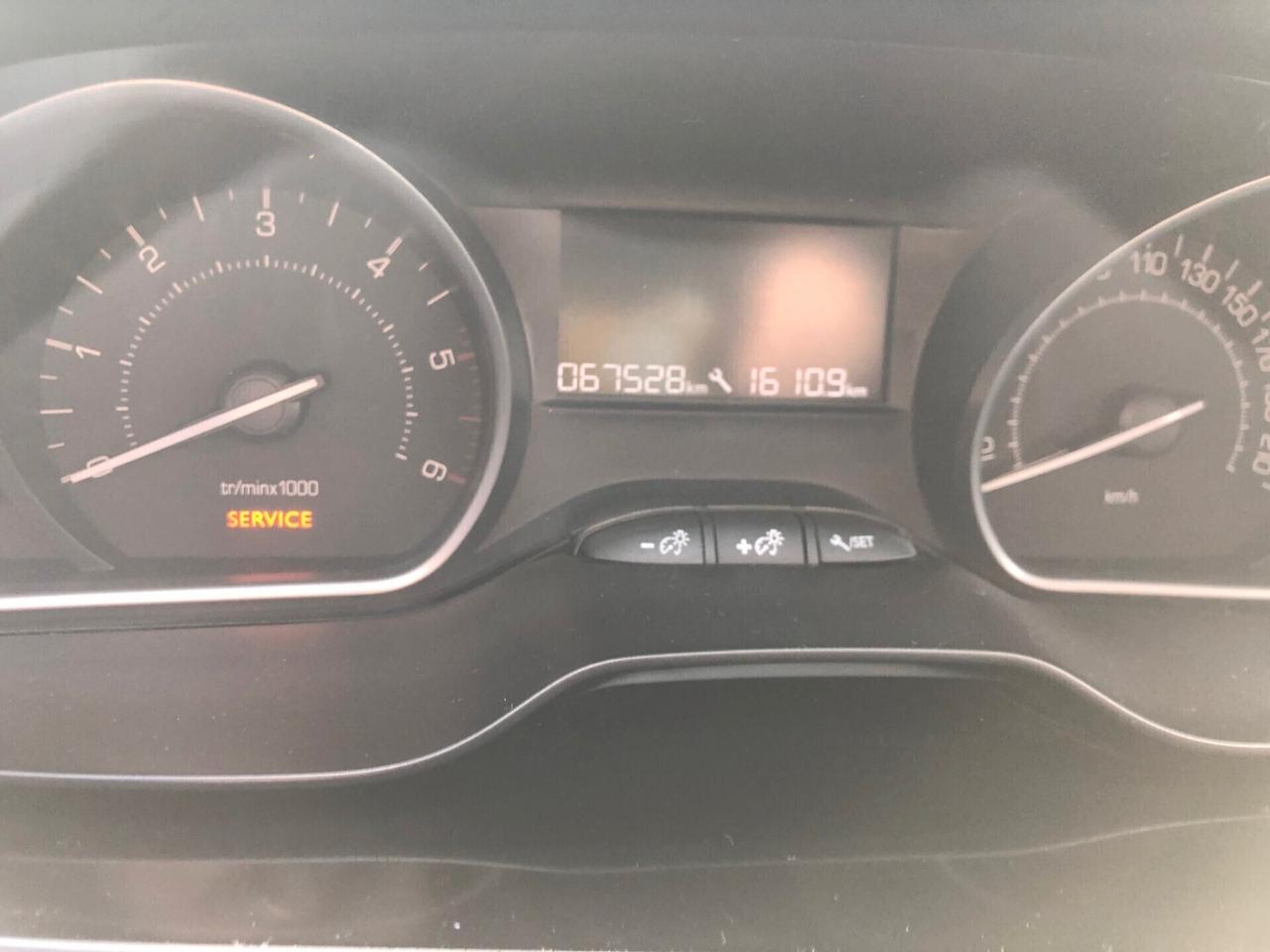 Peugeot 2008 blue hd 75 active