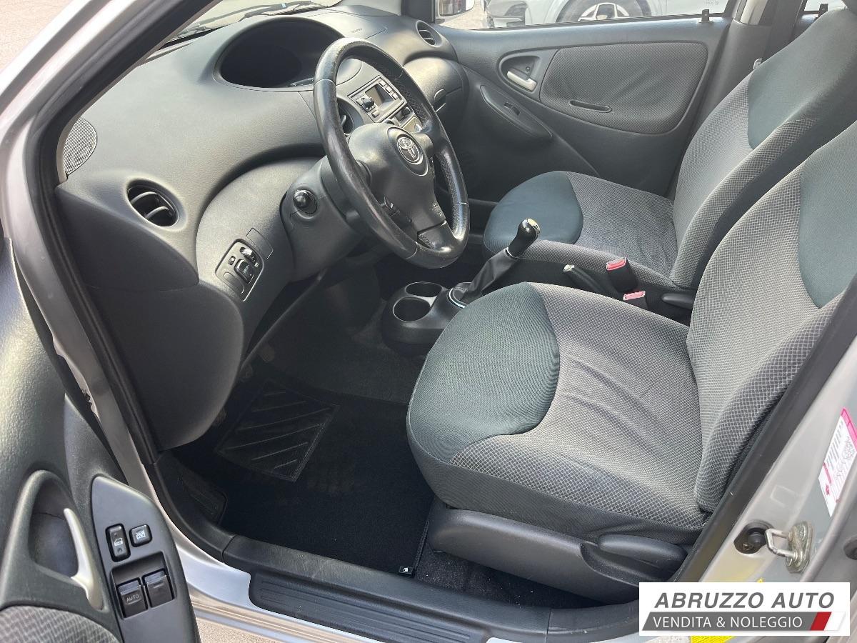 TOYOTA Yaris 1.0 5p. Sol KM 128.000