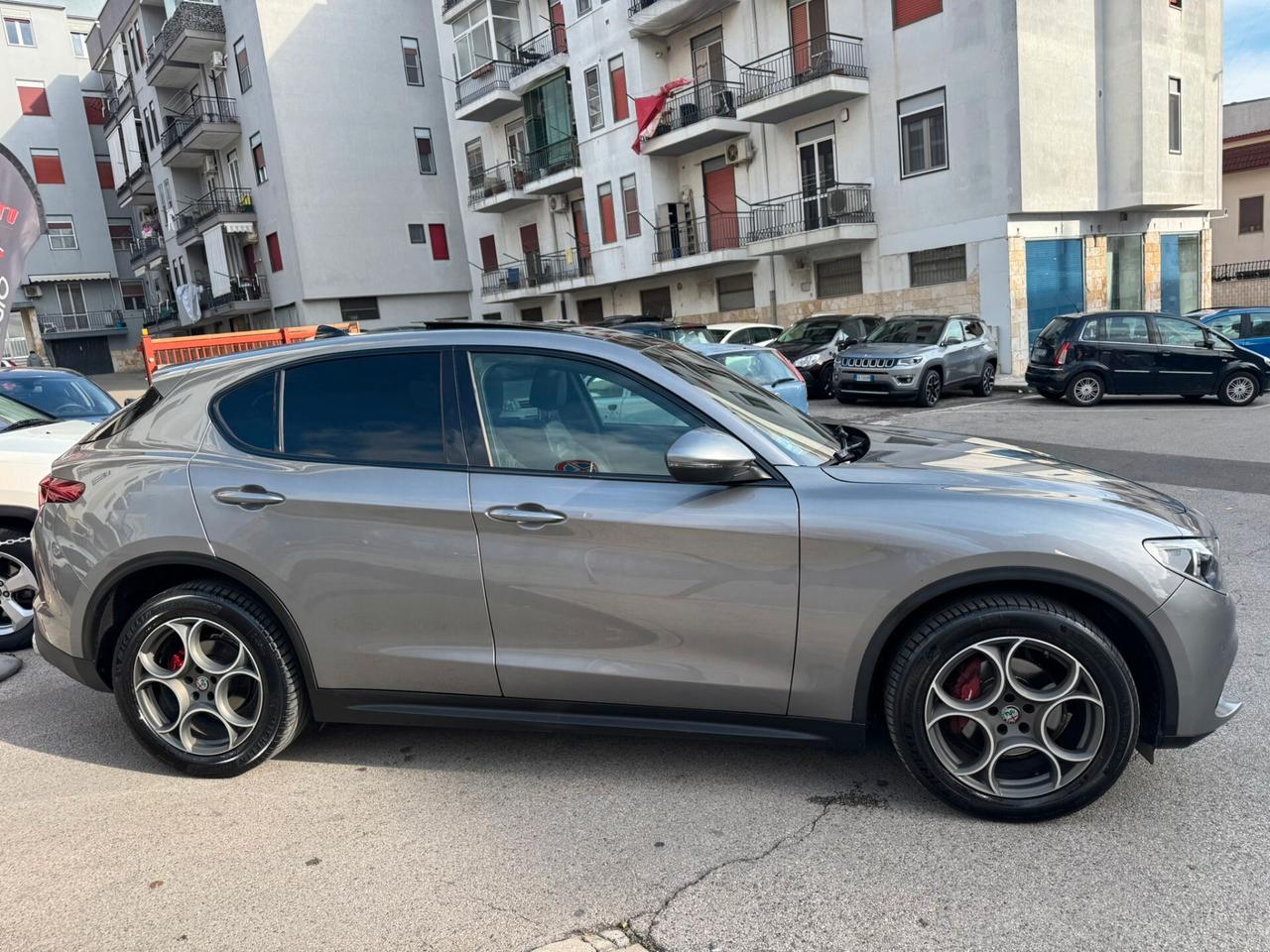 Alfa Romeo Stelvio 2.2 Jtdm Q4 Super * 210cv * Tetto * Navi * Pelle * Garantita 12 Mesi