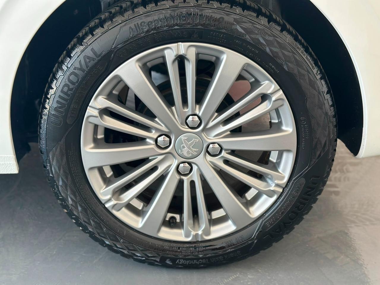 Peugeot 208 1.2 Allure 2015