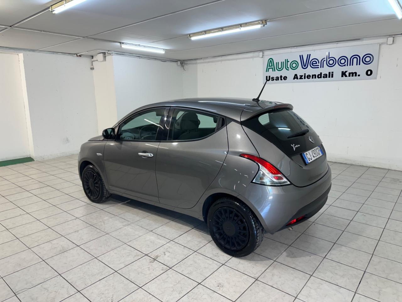 Lancia Ypsilon 1.0 FireFly 5 porte S&S Hybrid Ecochic Silver