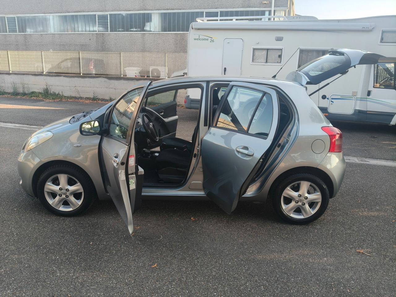 Toyota Yaris 1.3 5 porte AUTOMATICA