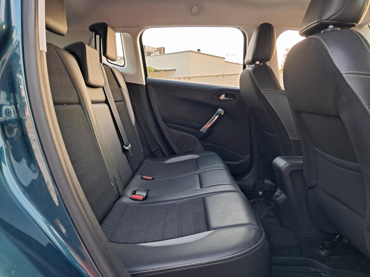 Peugeot 2008-1.6HDi 100CV Allure*NAVI*LED*CRUISE
