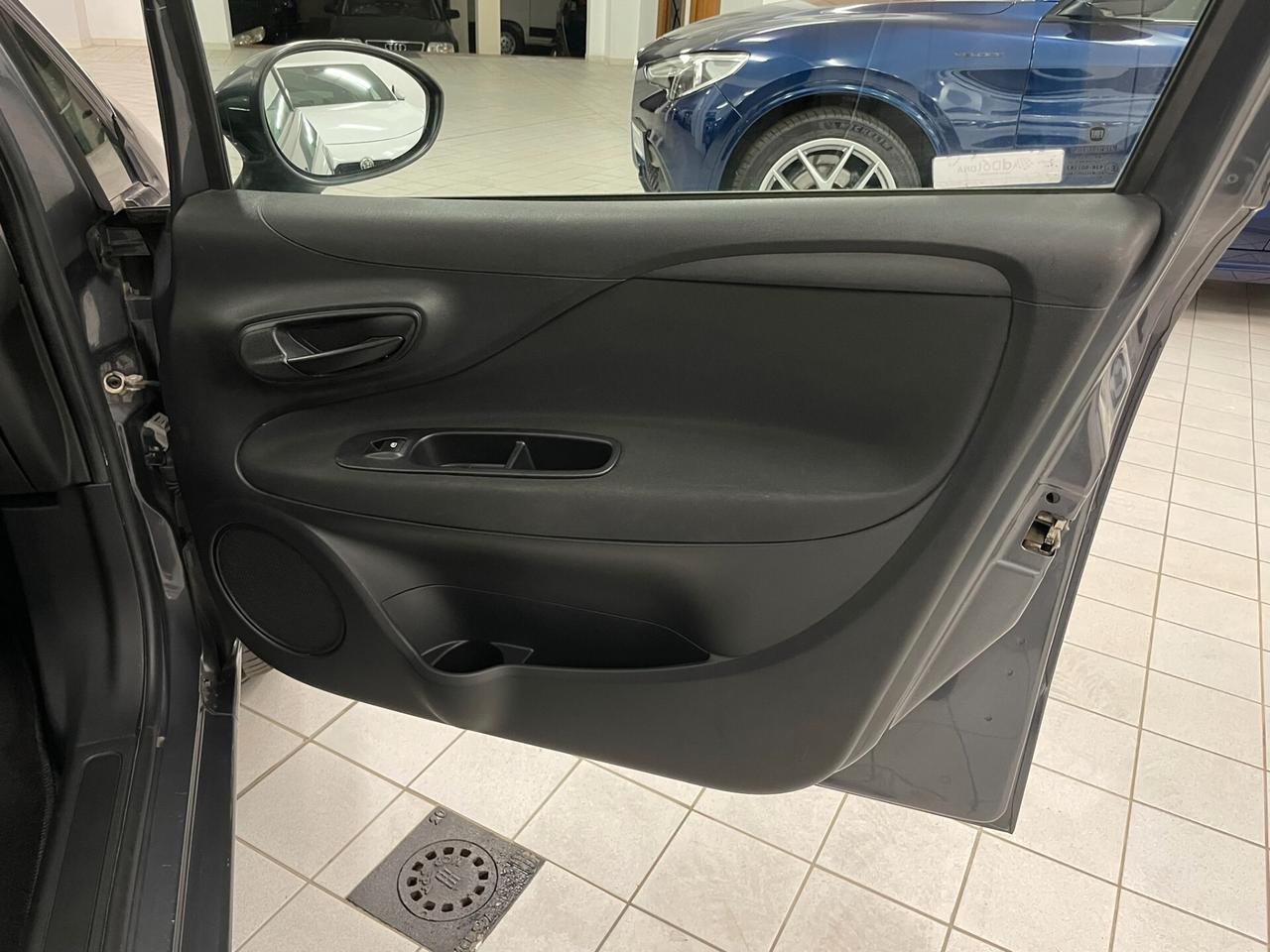Fiat Punto 1.2 69 CV STREET 5P GOMME NUOVE TAGLIANDATA