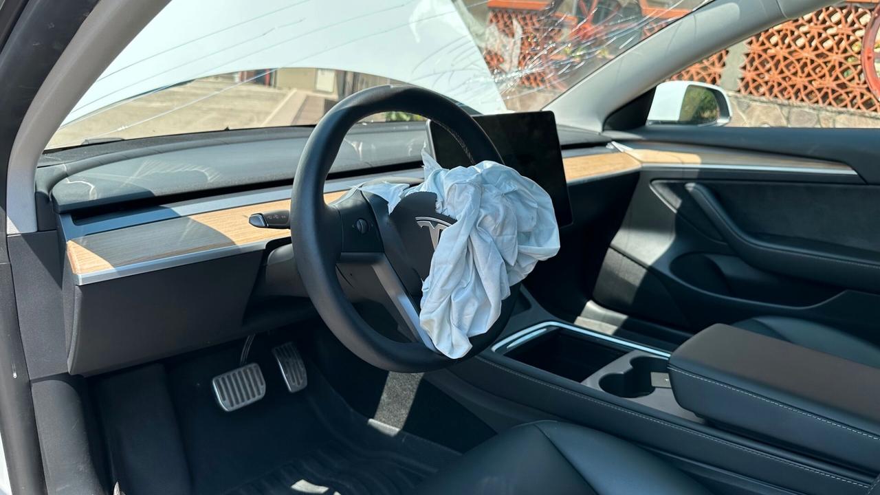 Tesla Model 3 RWD (incidentata)