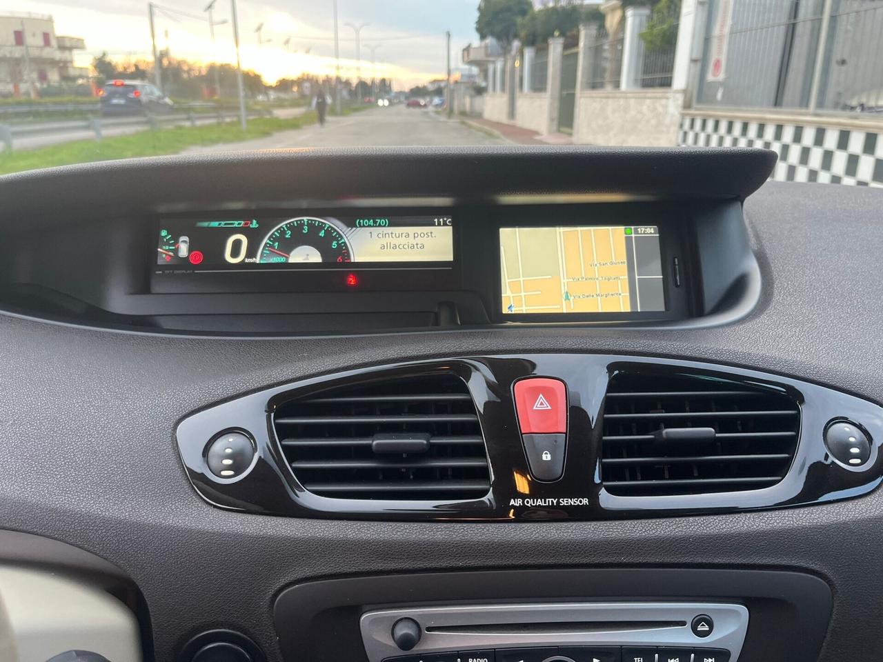 Renault Scenic Scénic X-Mod 1.5 dCi Luxe 2011