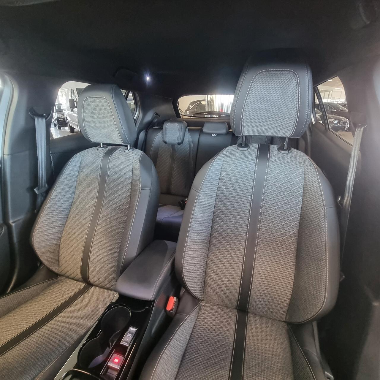 PEUGEOT 2008 ALLURE 1.2 Bz 130cv cambio automatico EAT8 Euro 6E