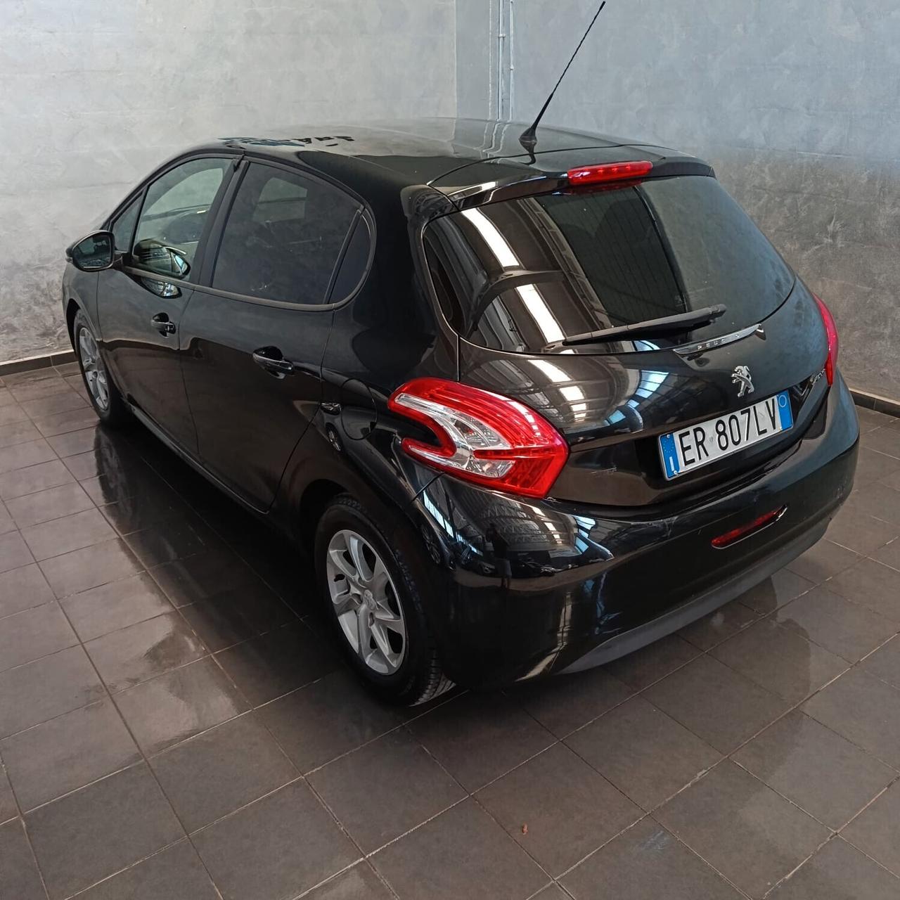 Peugeot 208 1.2 BENZINA