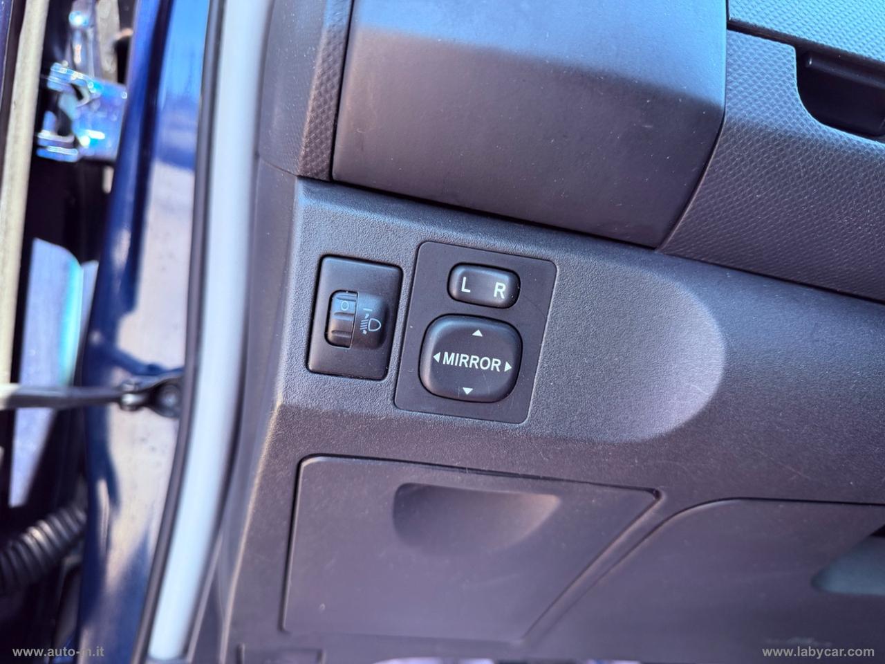 TOYOTA Yaris 1.0 5p. Sol