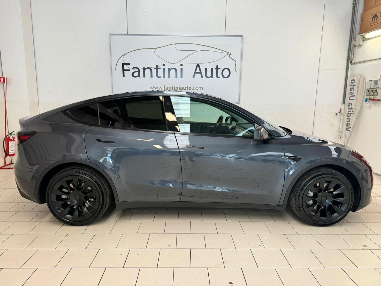 Tesla Model Y Single Motor-ANCHE SUBENTRO LEASING-LEGGI SOTTO