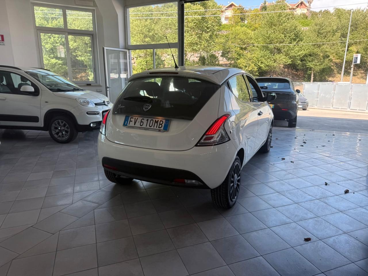 Lancia Ypsilon 1.2 69 CV 5 porte Elefantino Blu
