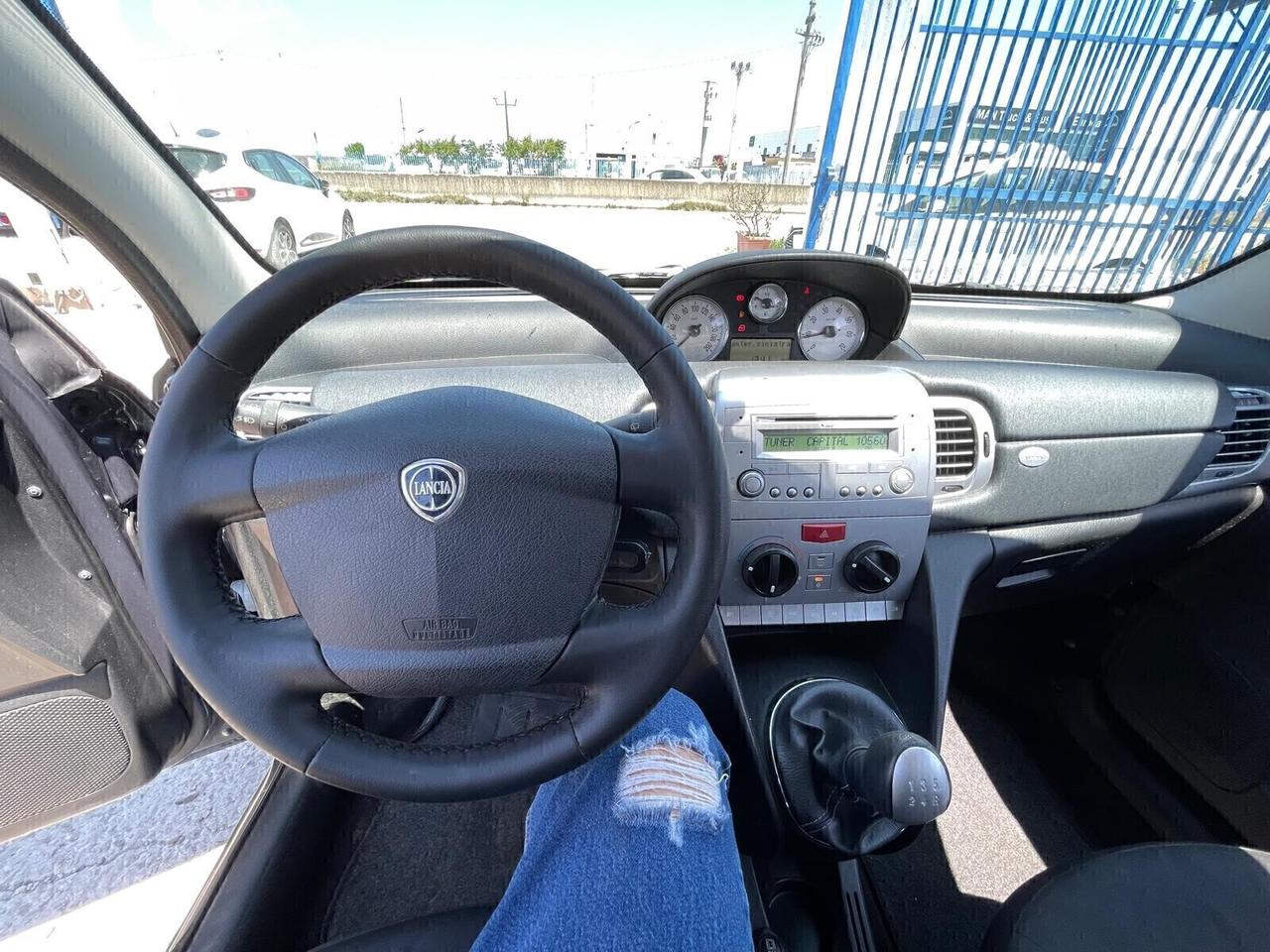 Lancia Ypsilon 1.3 MJT 75 CV Unyca