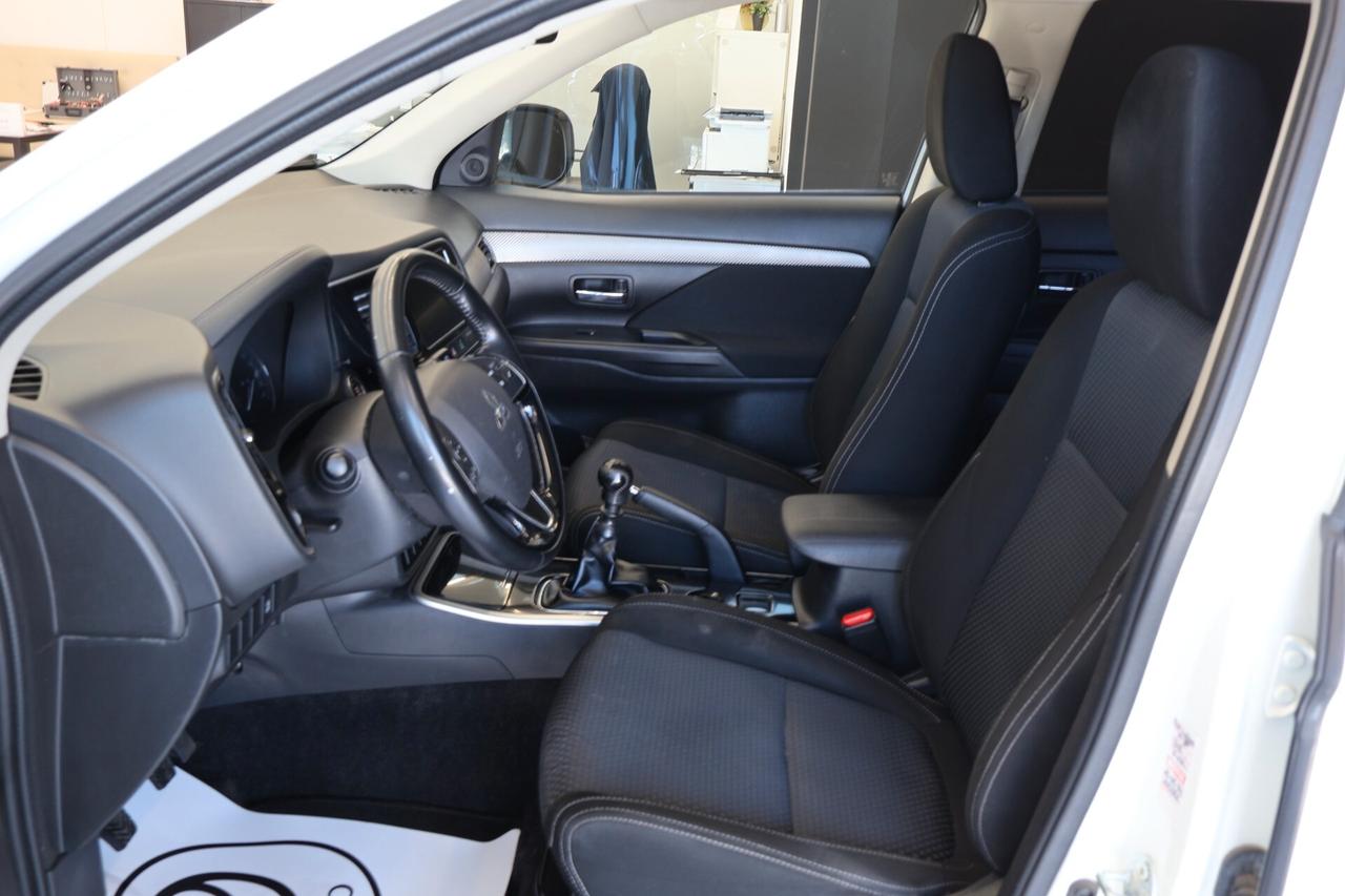 Mitsubishi Outlander 2.2 Instyle awd 7POSTI