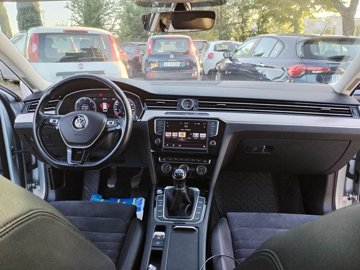 Volkswagen Passat SW 2.0 TDI Highline 10/2016 KM122000 UNIPRO MANUALE FULL SERVICE VW