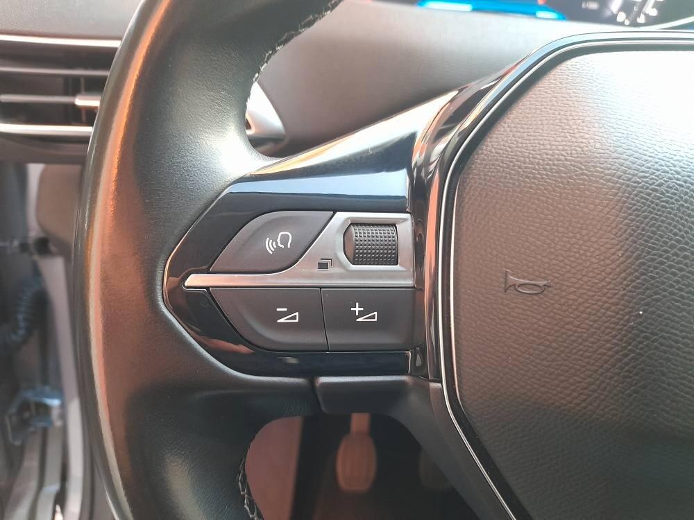 PEUGEOT 3008 1.5 BLUEHDI 130 CV ALLURE
