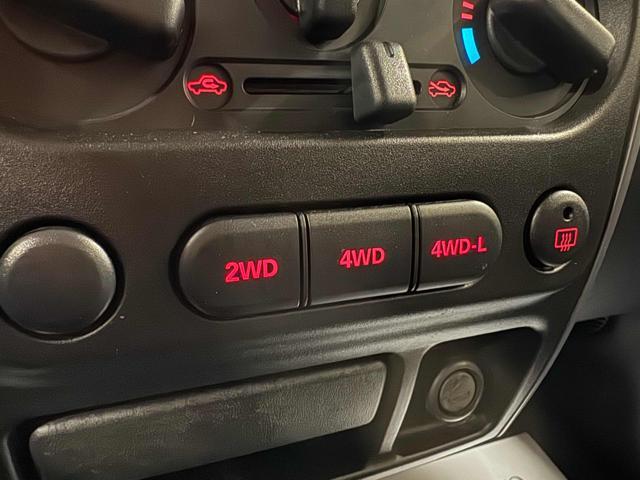 SUZUKI Jimny 1.3i 16V cat 4WD JLX