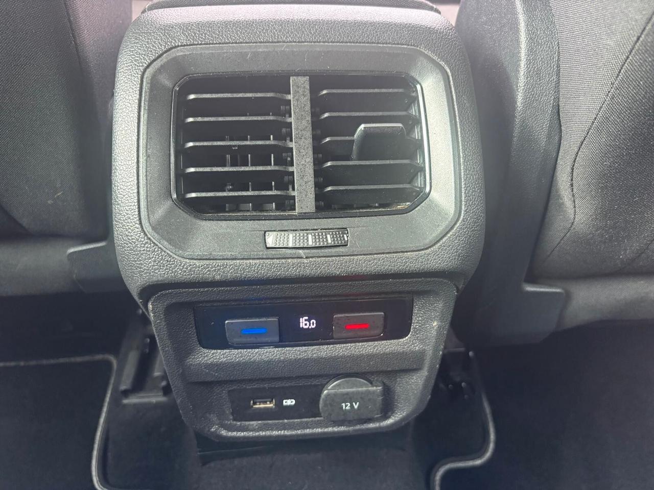 Volkswagen Tiguan 2.0 TDI SCR DSG 4MOTION Business BMT