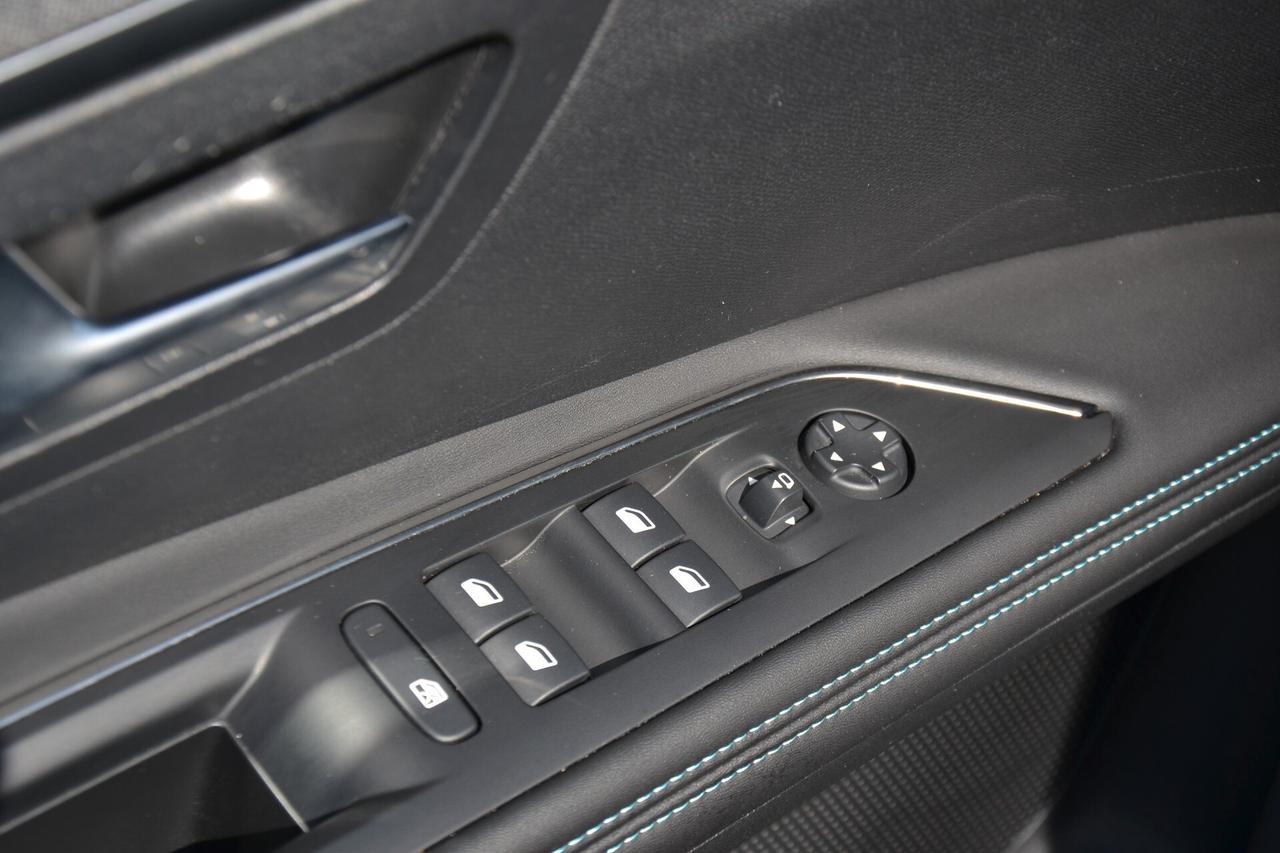 Peugeot 3008 1.5 BLUEHDI 130CV EAT8 ALLURE PREZZO REALE SENZA VINCOLI! UNIPRO' FATTURABILE GARANZIA 12 MESI