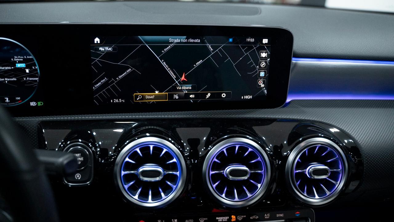 Mercedes-benz A 180 D PREMIUM PLUS AMG TETTO PACK LUCI MULTIBEAM FULL