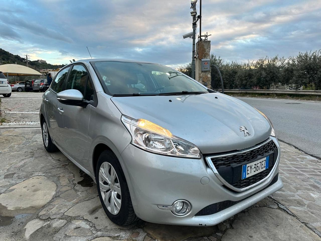 Peugeot 208 BlueHDi 100 5 porte GT Line