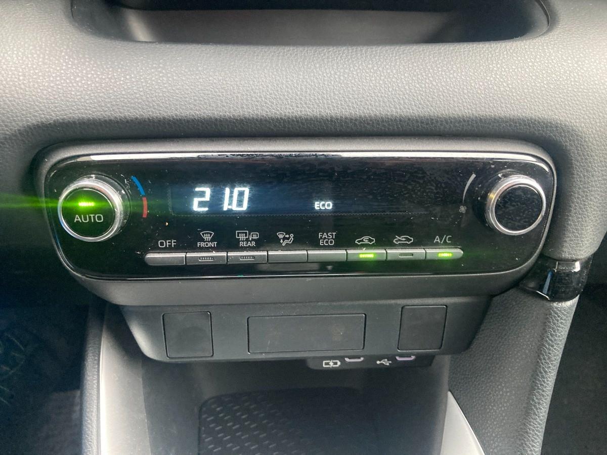 TOYOTA Yaris 1.5h Active