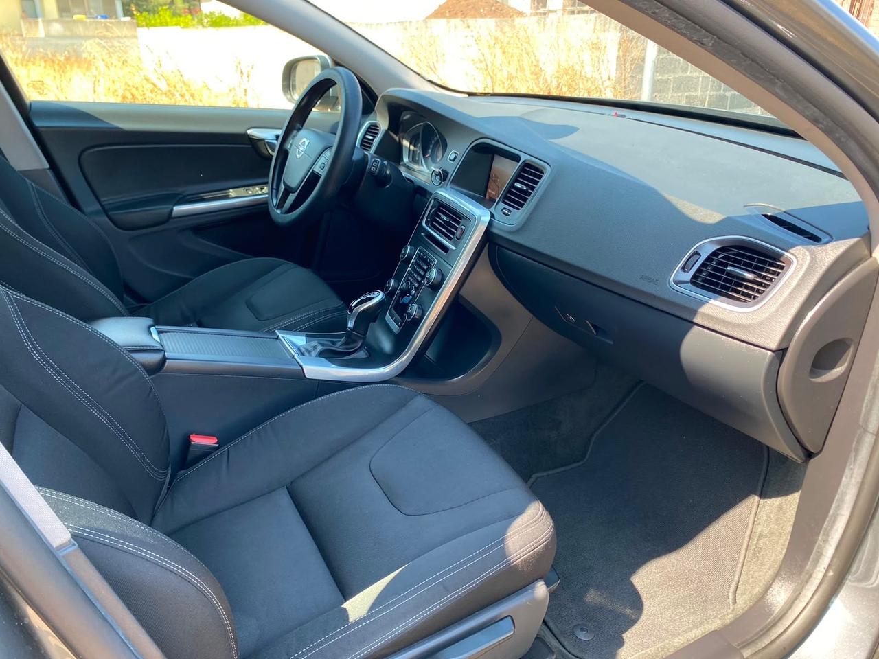 Volvo V60 D2 Geartronic Momentum