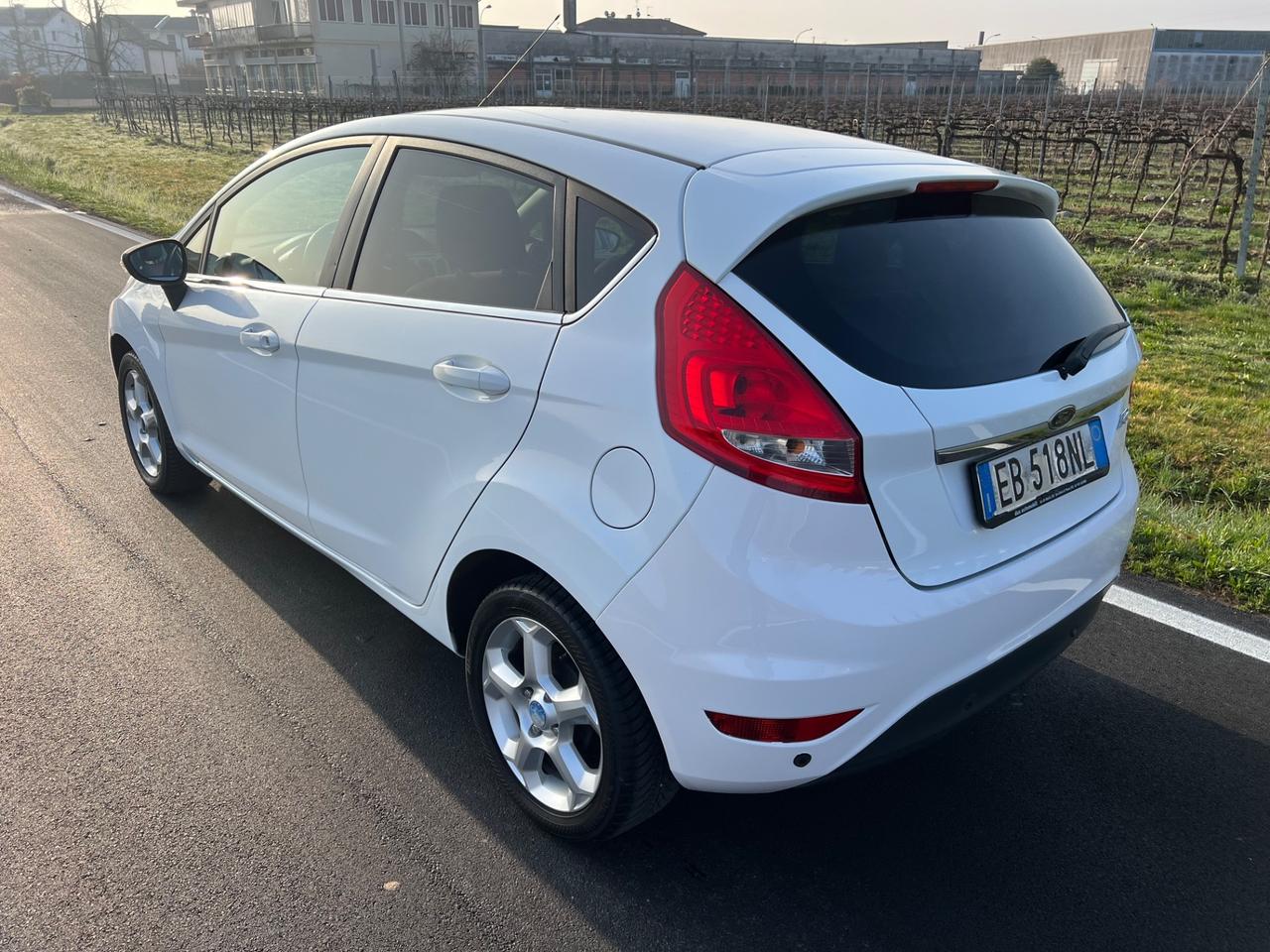 Ford Fiesta 1.4 5 porte Bz.- GPL Titanium