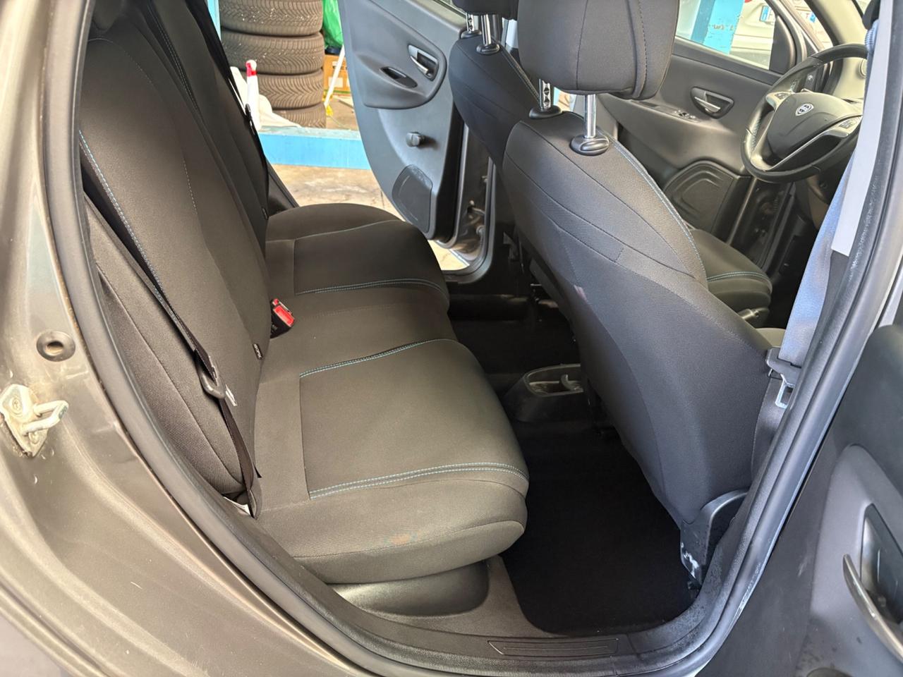 Lancia Ypsilon 0.9 TwinAir 85 CV 5 porte Metano Ecochic Gold